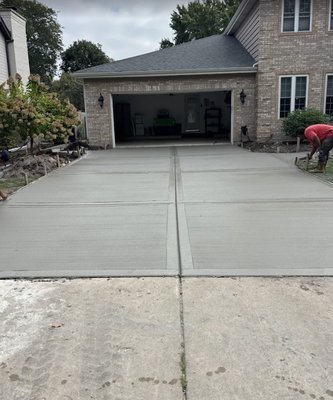 CONCRETE DRIVEWAY